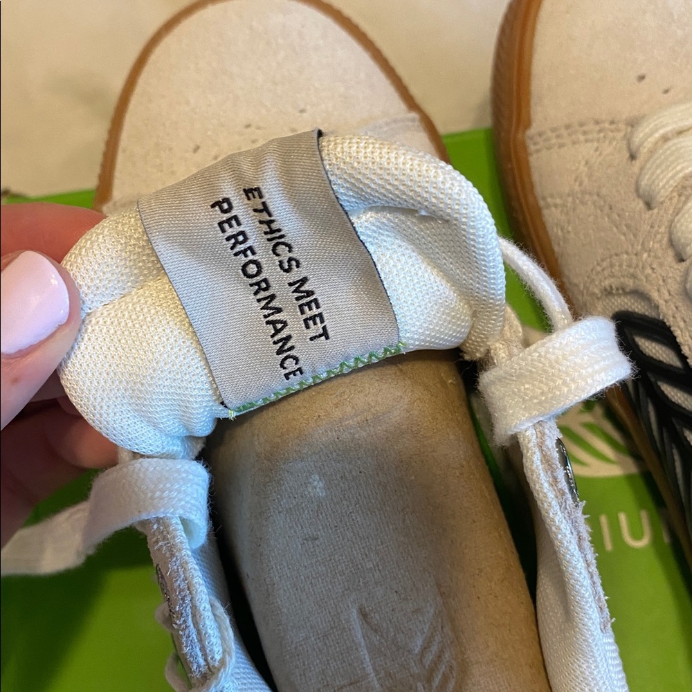 Cariuma Catiba Pro 2.0 Sneakers - Picture 6 of 7